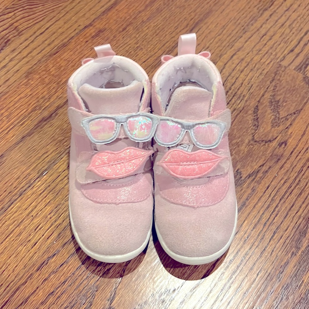Girls Ugg sneakers size 10 used condition